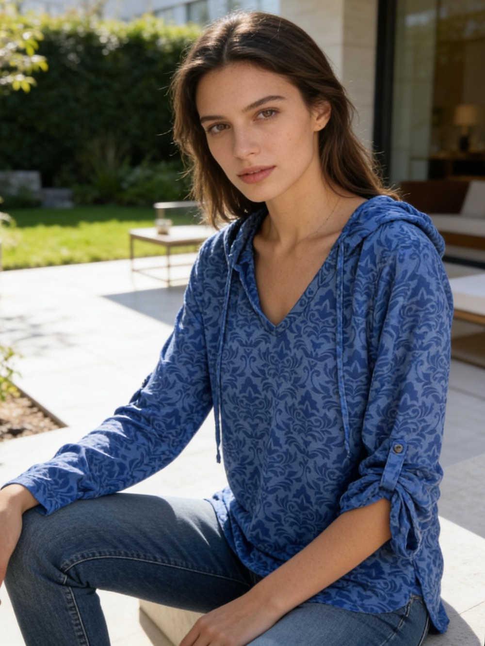 👗Balance Collection Blue Damask V-Neck hoodie